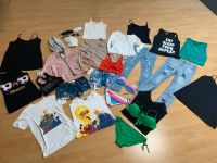 Bekleidungspaket Damen 26 Teile Gr. S-XL, Hotpants, Shirts, Jeans Niedersachsen - Lähden Vorschau