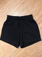 Kurze schwarze Shorts Nordrhein-Westfalen - Blomberg Vorschau