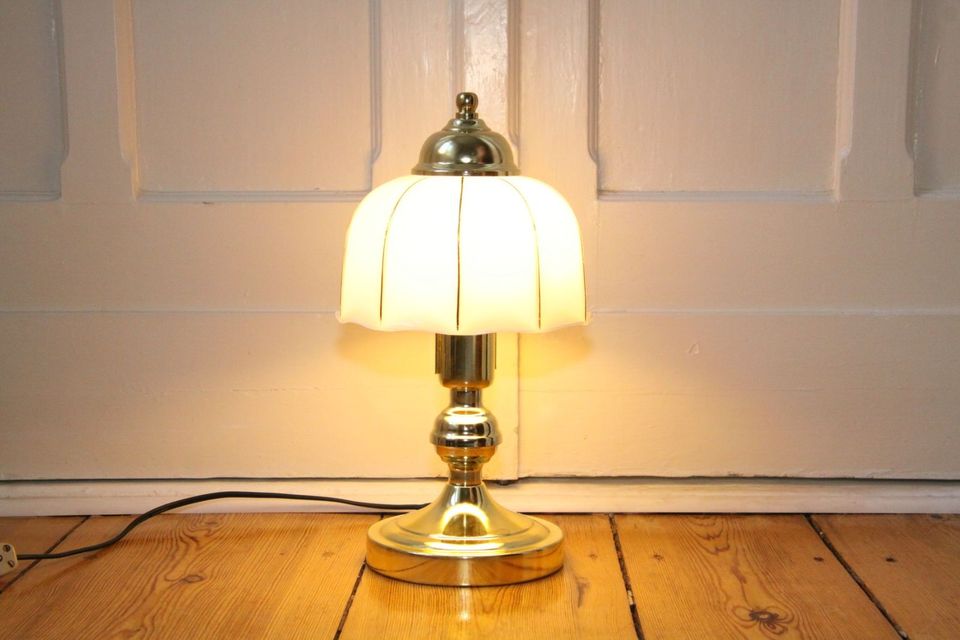 Stehleuchte Tischlampe Messing Glasschirm 36cm 80er J Vintage in Berlin