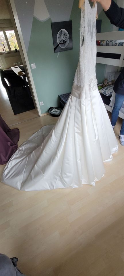 Brautkleid Hochzeitskleid Hochzeit weiß Gr. 40 1,80m NP 2100,00€ in Mönchengladbach