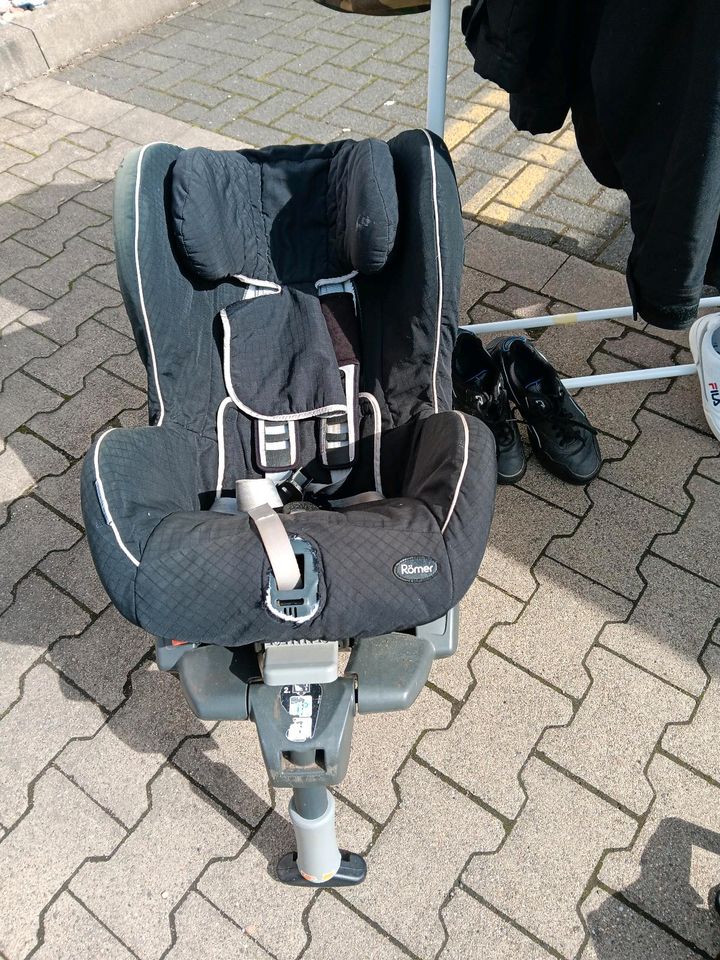 Kindersitz mit easyfix von Römer in Northeim