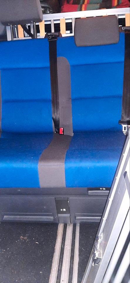 VW Bus T5 Sitzbank mit Schlaffunktion für Schienensystem in Leegebruch