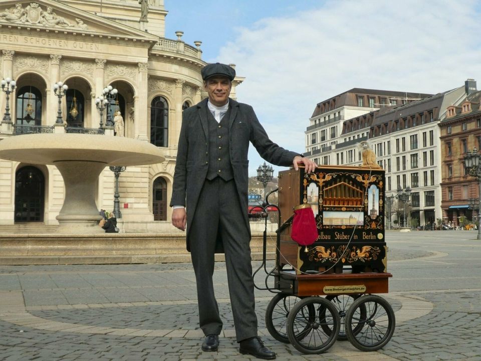 Ihr Drehorgelmann - Drehorgelspieler Leierkastenmann Drehorgel in Frankfurt am Main