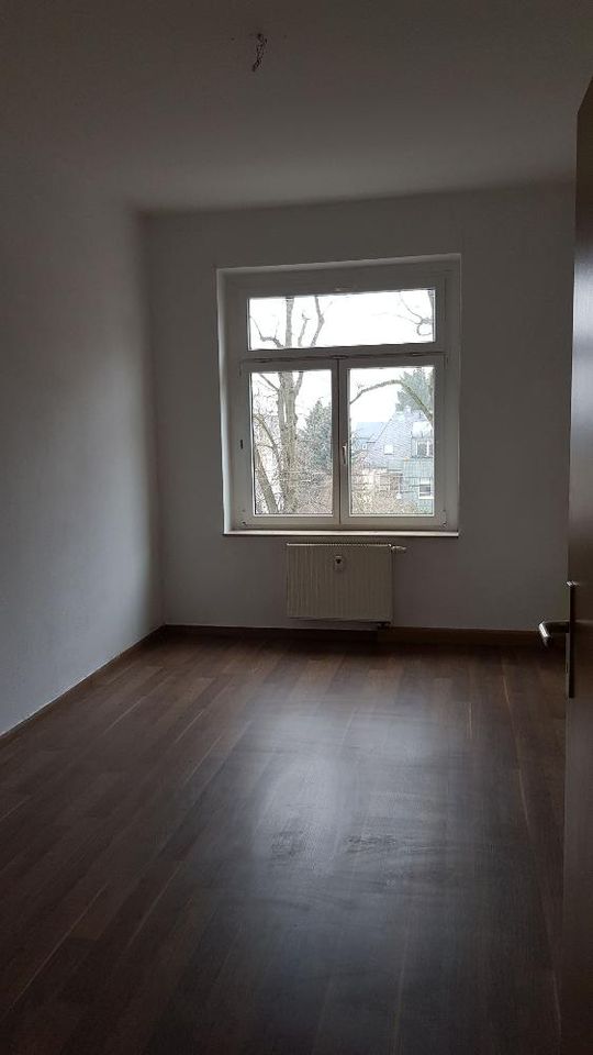 Schöne 3-Zimmer Wohnung im 1.OG in Haus mit großem Garten in Limbach-Oberfrohna