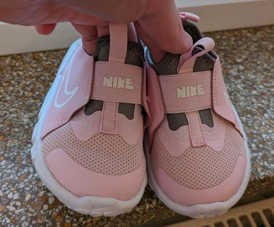 Nike FLEX Runner 2 Babyschuhe gr. 21 Neuwertig in Köln