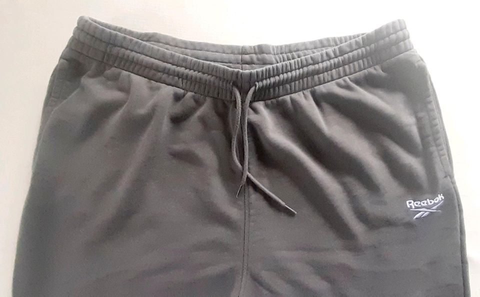 Reebok Sport und Freizeit Hose,Khaki,Gr. XXL,TOP in Baunatal