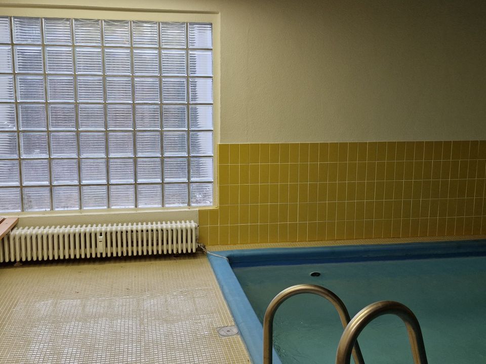 Haus im Haus / Exklusive Wohnung mit Garten (80qm), Pool und Hobb in München