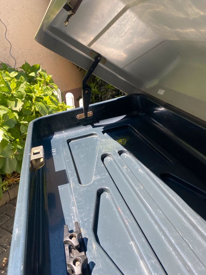 Dachbox von Thule incl. Träger in Zell am Harmersbach