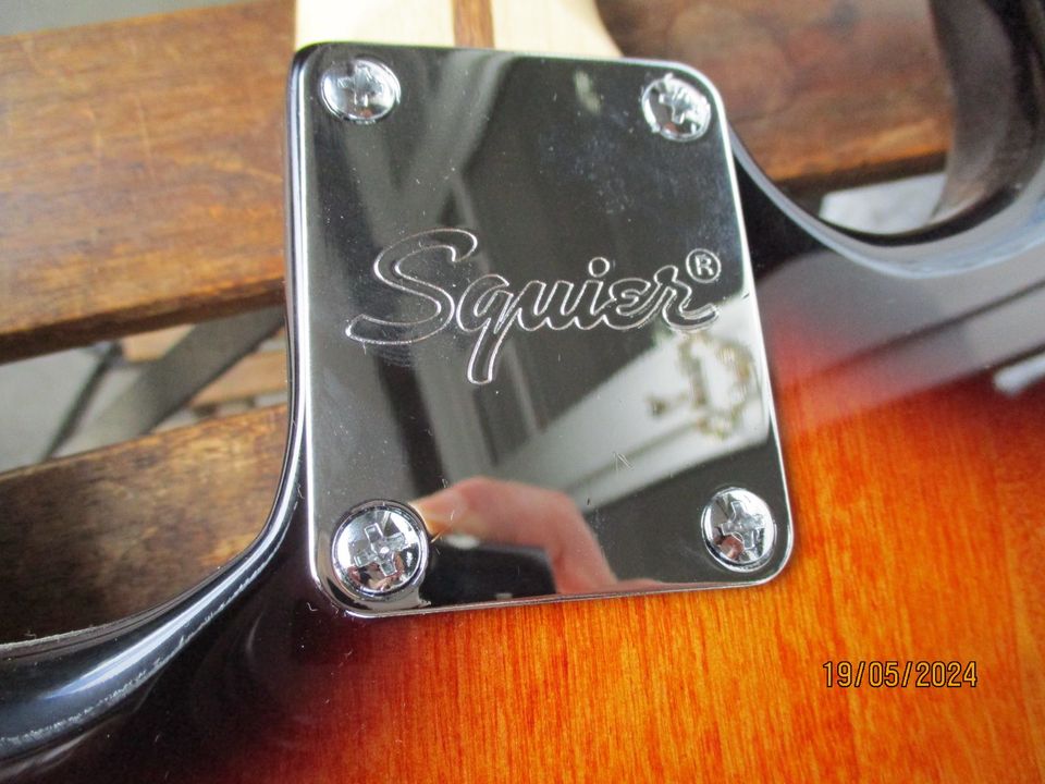 Fender Squier Rock Classic Stratocaster, Sunburst,top! in Hamburg