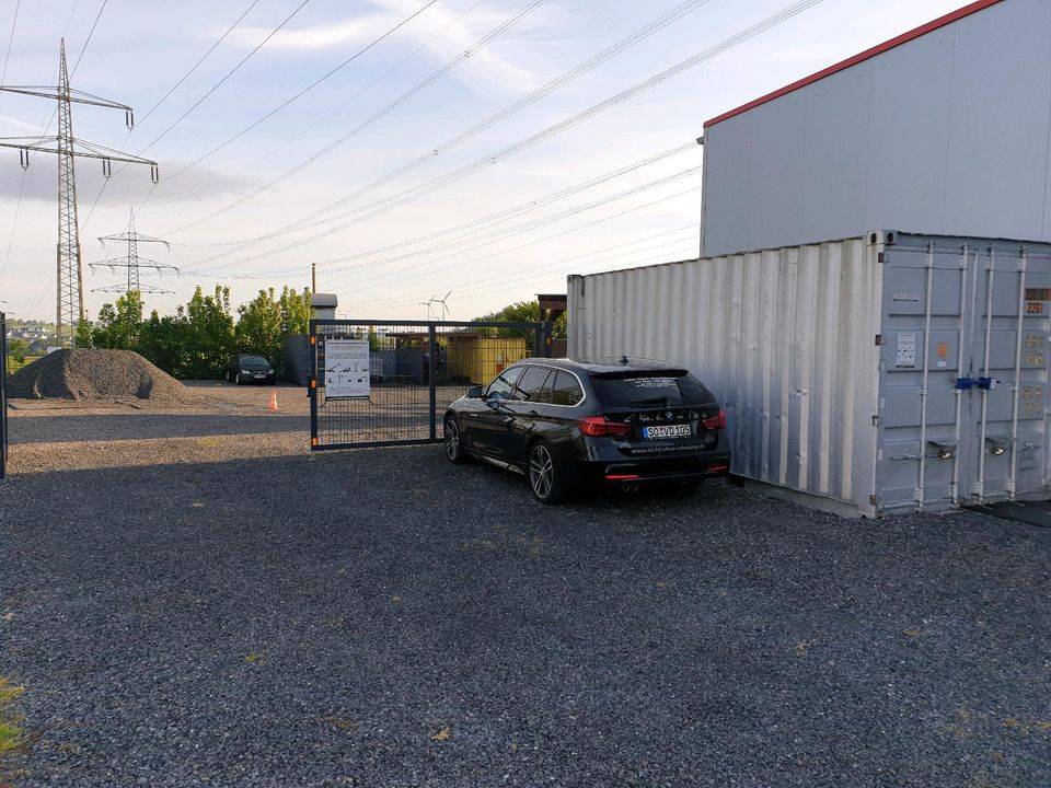 20 Fuß Container Stellplatz Garage mit Motorrad Hebebühne in Möhnesee