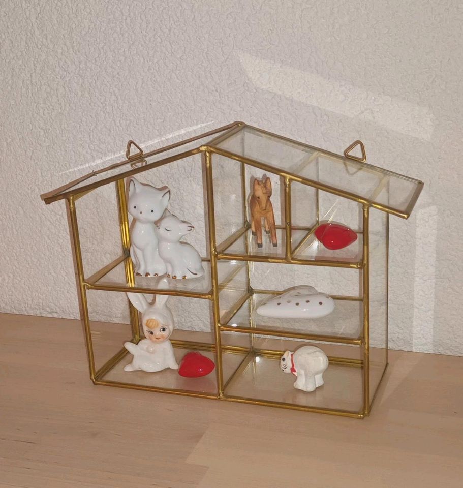 Setzkasten Figuren Miniaturen Porzellan Keramik Holz Glas in Greifenstein