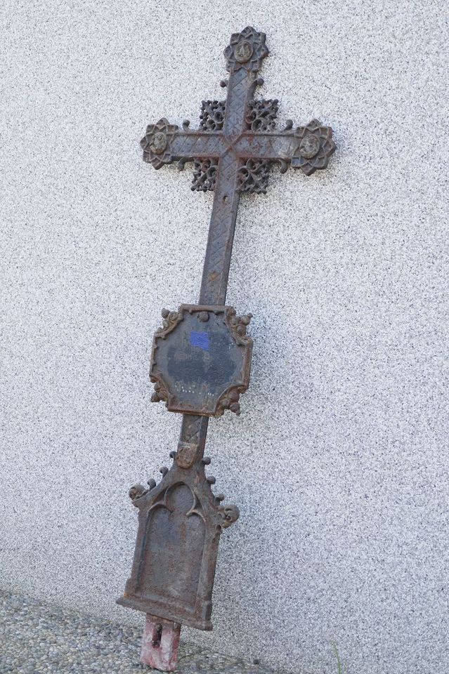 Altes Grabkreuz 111cm Gusseisen Wegkreuz Standkreuz Friedhof in Hamburg