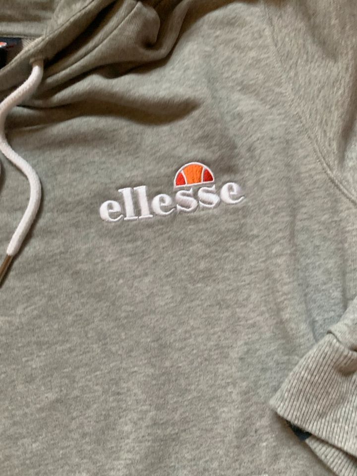 Ellesse Hoodie Pullover 38 M Grau in Köditz