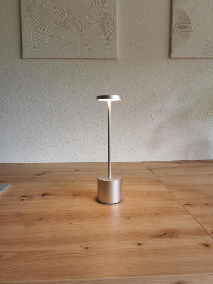 Silberne Edelstahl Lampe LED 2 Stufen Akkubetrieben in Kaltenkirchen