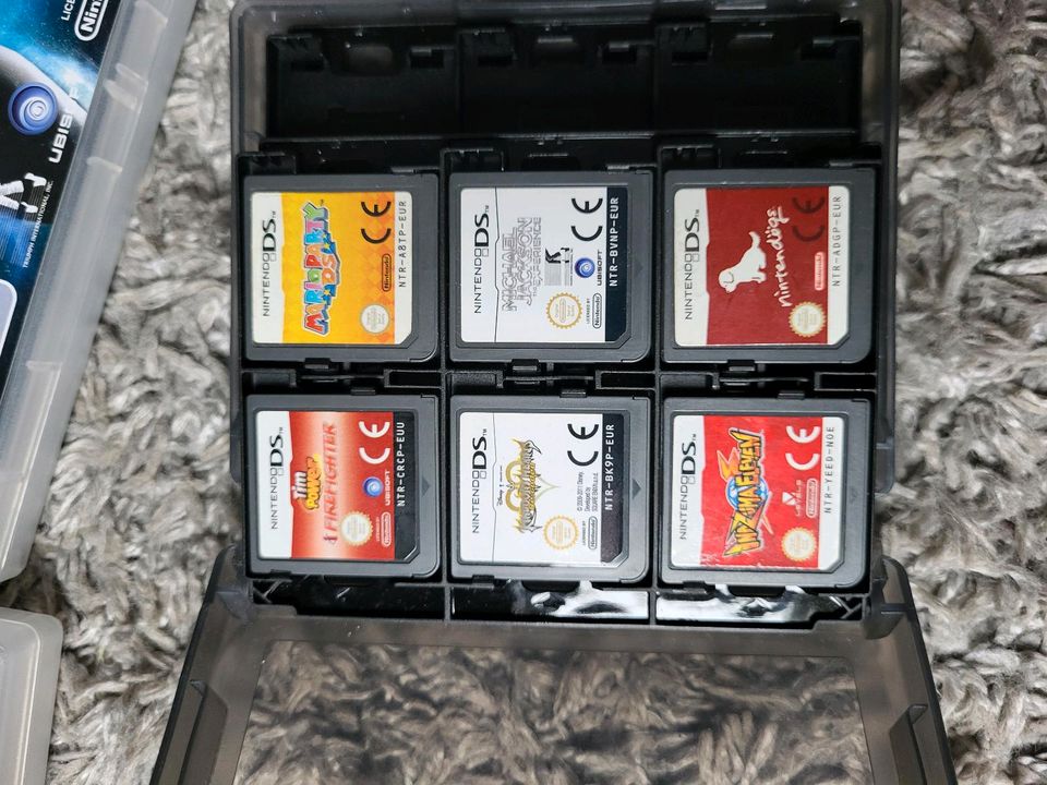 Nintendo DSi XL Grün mit Spielen und Zubehör in Ottweiler