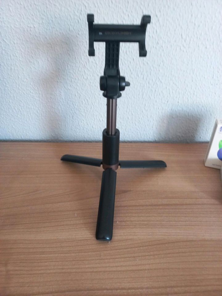 Selfie Stick bis zu 70cm und mit vielen Funktionen in Buxtehude