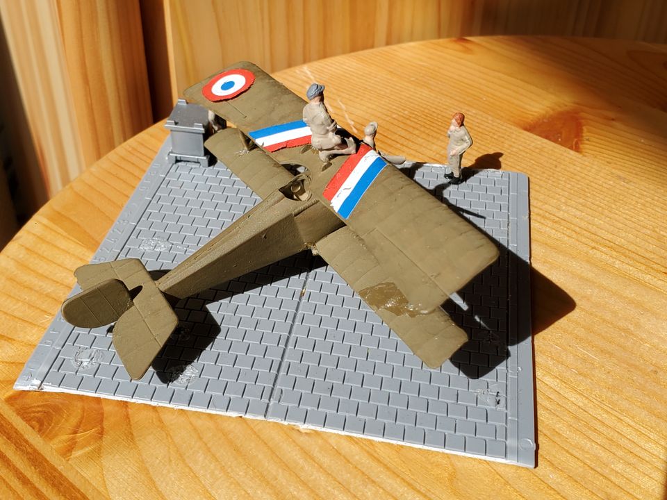 kleines Militär Flugzeug H0 oder 1:72 Revell o Faller Flugplatz in Hannover