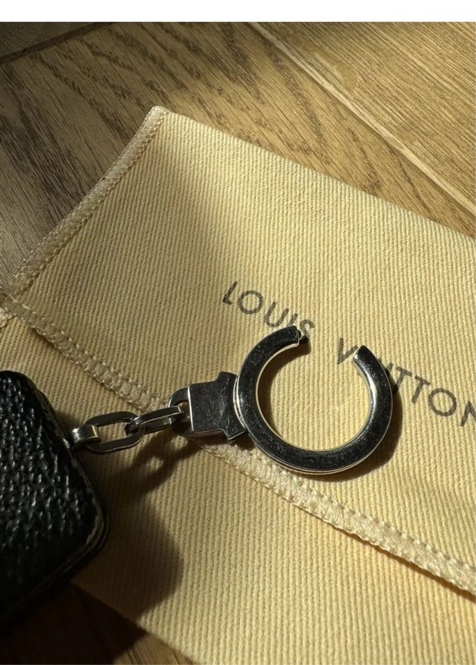 Louis Vuitton Astropill Anhänger Damier Graphite - mit Rechnung in Frankfurt am Main