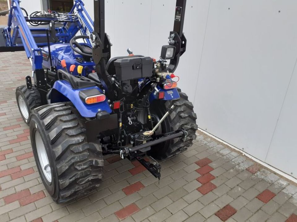 Farmtrac 26 Industriebereifung und Frontlader Kleintraktor Kubota in Templin