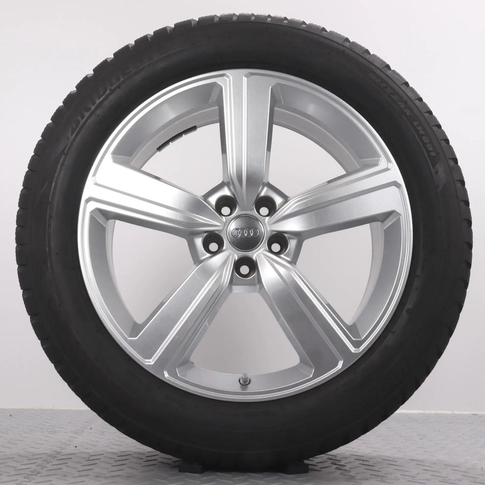 Winterräder 20 Zoll Audi e-tron GE Q8 etron Original Felgen 4KE601025S Winterreifen 255/50R20 109H XL (Extra Load), AO (Audi-Original) Bridgestone Blizzak LM001 5-Arm-Design Silber 9x20ET38 5x112 in Gefell