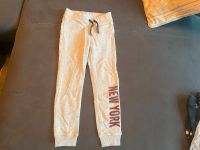 H&M Jungen / Kinder Jogginghose New York Größe 122 cm Grau Hessen - Bad Schwalbach Vorschau