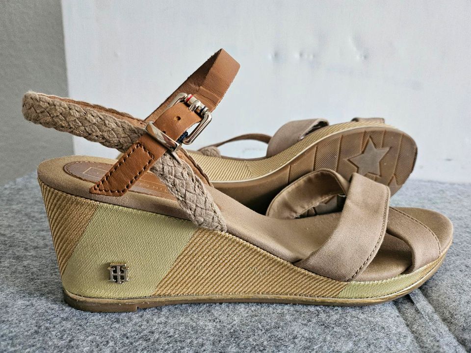 Tommy Hilfiger Sandalen Gr 39 in Bremerhaven