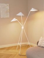 Westwing Tripod Stehlampe weiß, mit Golddekor, Neu 379 Euro Hamburg-Nord - Hamburg Eppendorf Vorschau