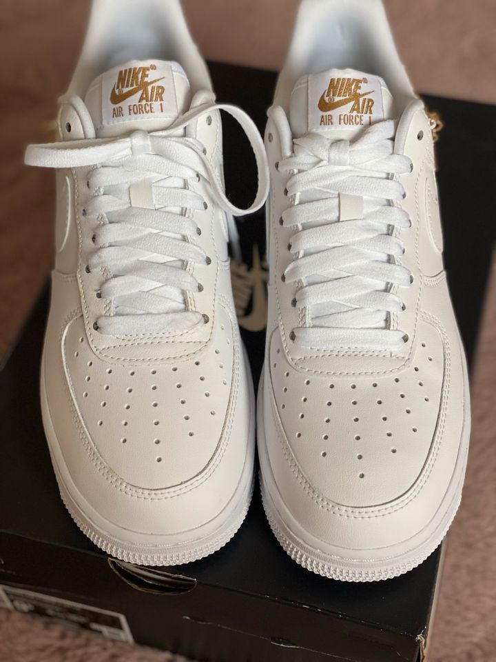 Nike Air Force 1 Low LX Lucky Charms White Gr. 41 in Osnabrück