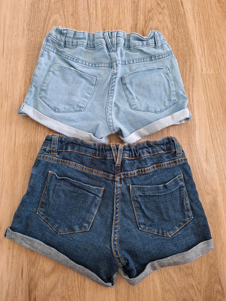 2 Jeans Shorts in der 140 in Großpostwitz