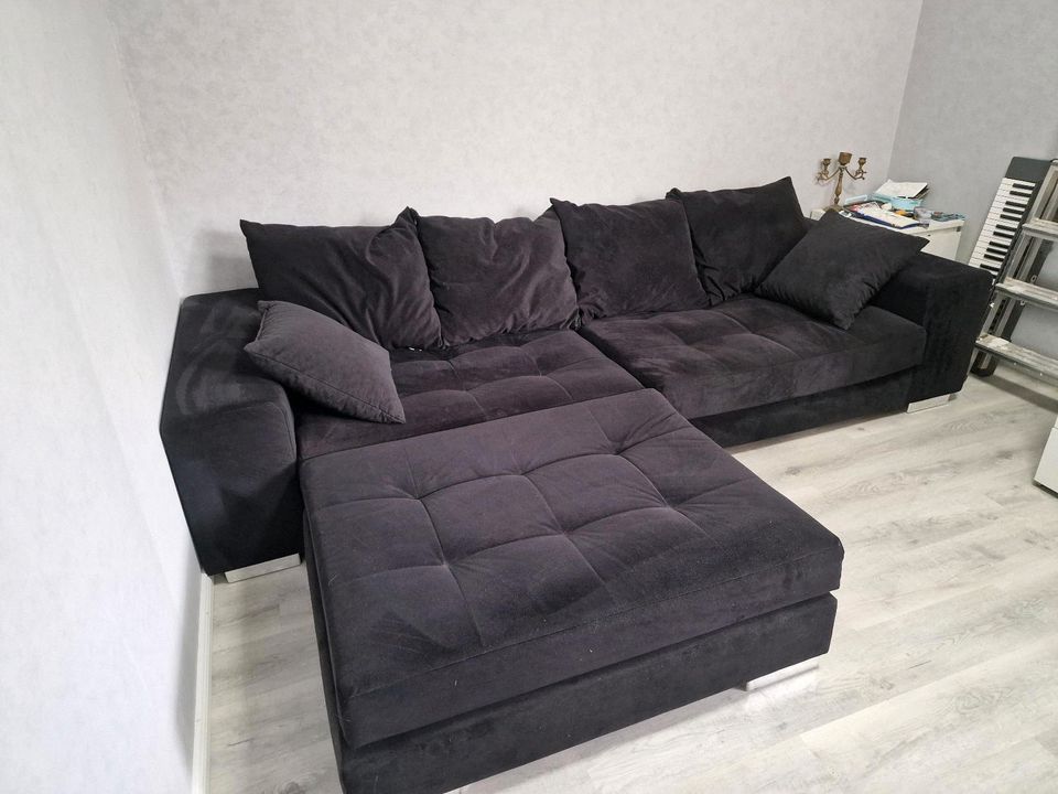 Sofa mit hocker in Hamburg