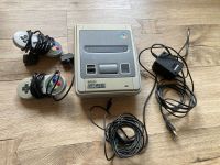 Super Nintendo Konsole und zwei Controller Bayern - Garmisch-Partenkirchen Vorschau