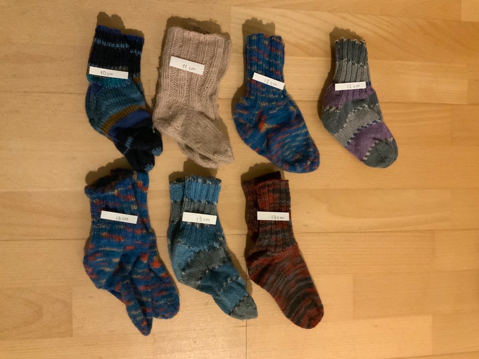 Socken, selbst gestrickt, verschiedene Größen für Kinder in Neuenkirchen