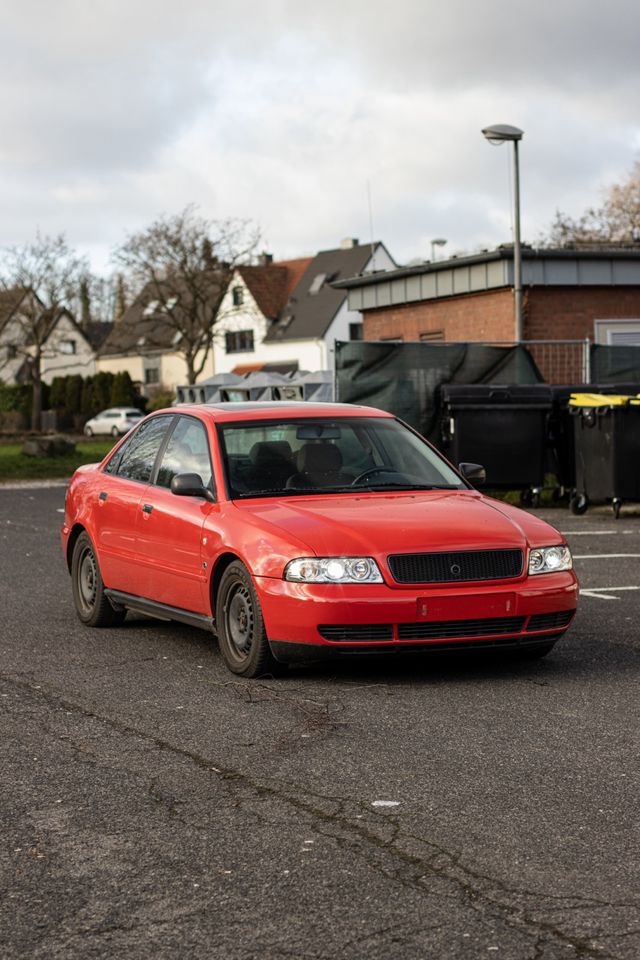 Audi A4 B5 1.8 2.Hand! 100tsk Scheckheftgepf. in Brühl