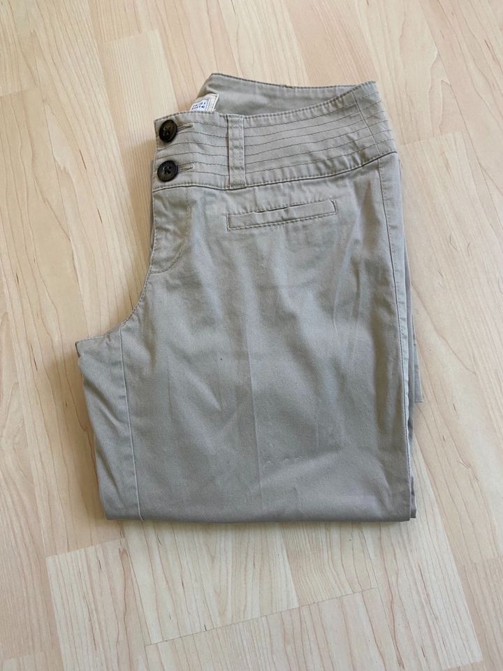 Esprit Hose Gr. 38 / M Beige Damen in Hamburg