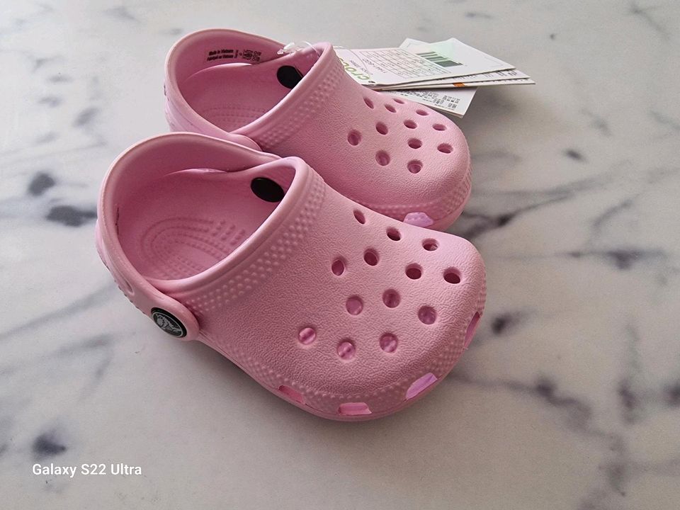 Crocs Babyschuhe, sandalen, Pantoletten, Neu mit etikett in Berlin