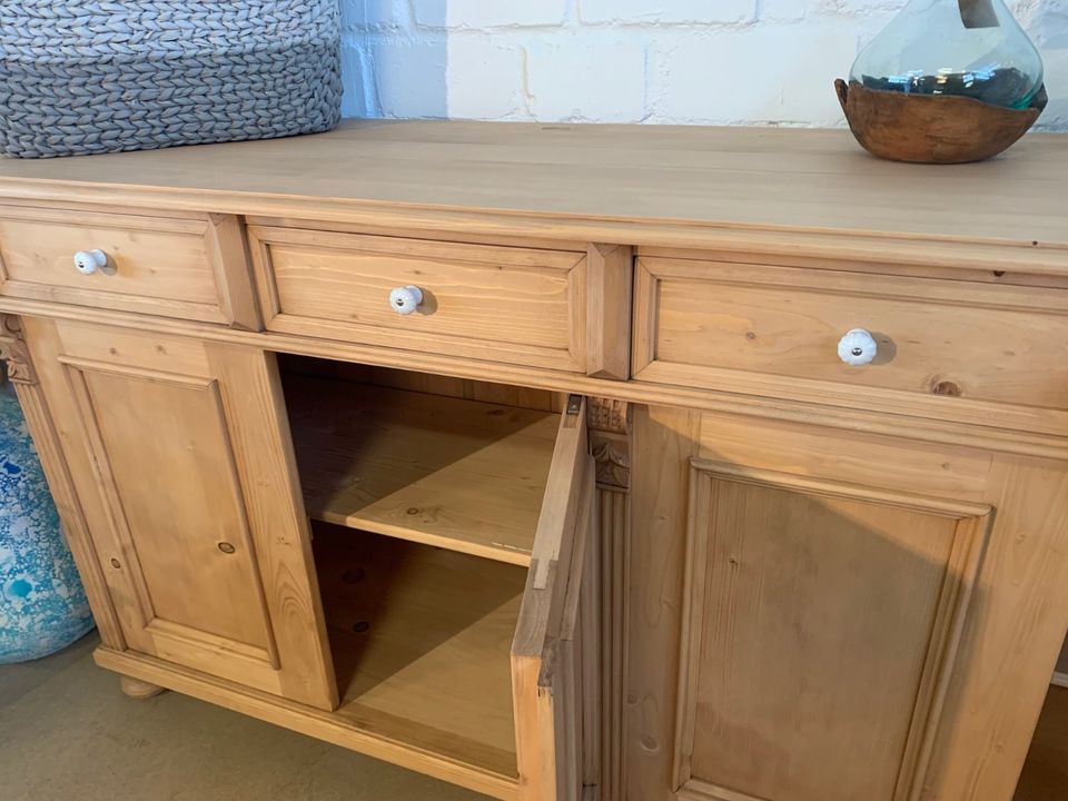 Großes Sideboard Weichholz 180 cm Anrichte Massivholz Landhaus in Neuss