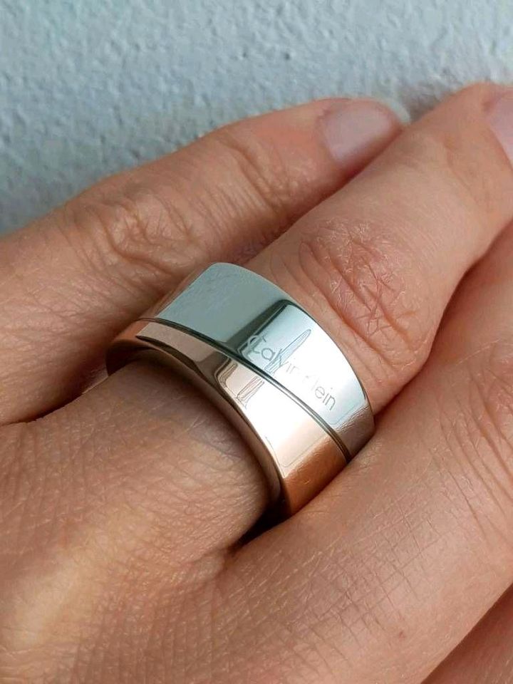 Calvin Klein Damen Ring Hook Gr 6 / 52 Edelstahl bicolor rosé NEU in  Niedersachsen - Ganderkesee | eBay Kleinanzeigen ist jetzt Kleinanzeigen