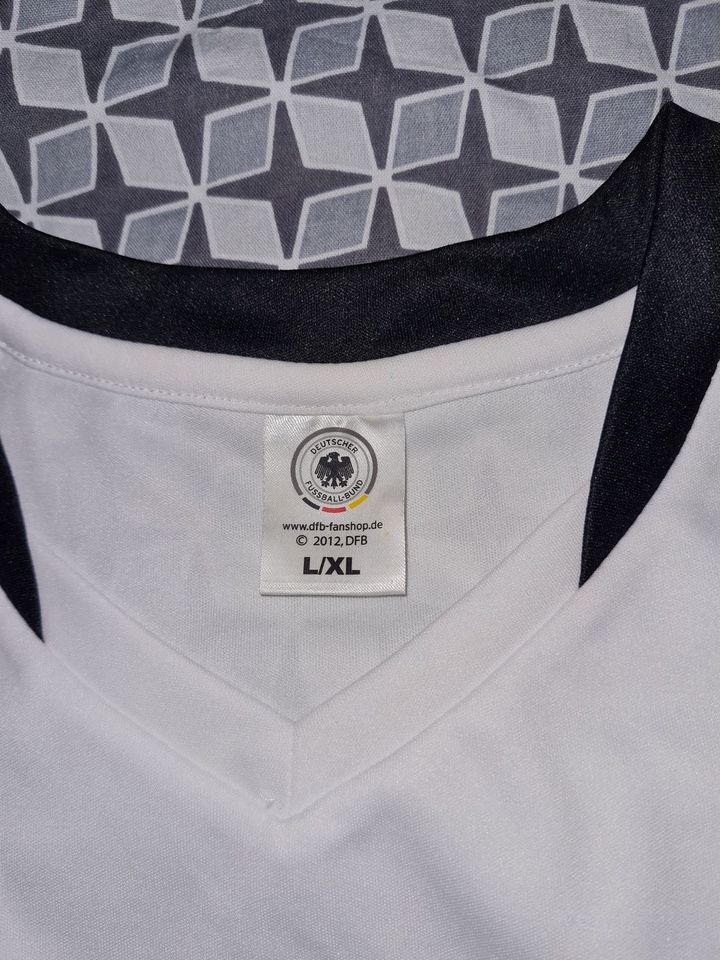 Bitburger Bier Fussballbund T Shirt L/XL weiß Nationalmannschaft in Schortens
