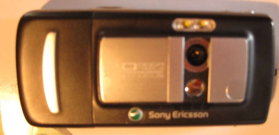 Handy Sony Ericsson K750i mit Zubehör in Pewsum