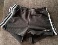 Eine kurze Sporthose von Adidas für Mädchen Gr. 152 Niedersachsen - Lehrte Vorschau