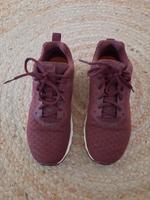 Nike Air Turnschuhe (rot) Hessen - Hohenstein Vorschau