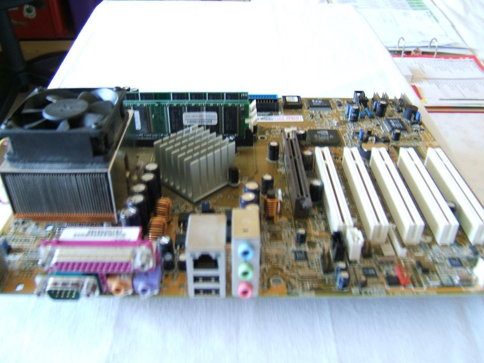 ASUS A7N8X Mainboard kompl. Mit Processor und Speicher in Kressbronn am Bodensee