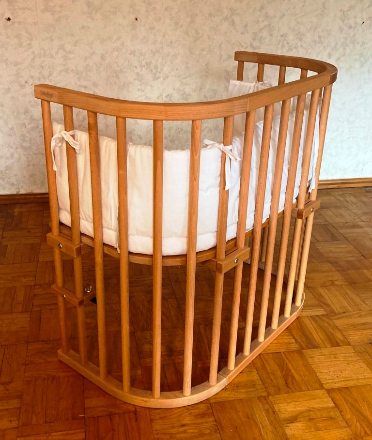 Hochwertiges Baby Beistellbett aus Massivholz mit Kissen in Mülsen