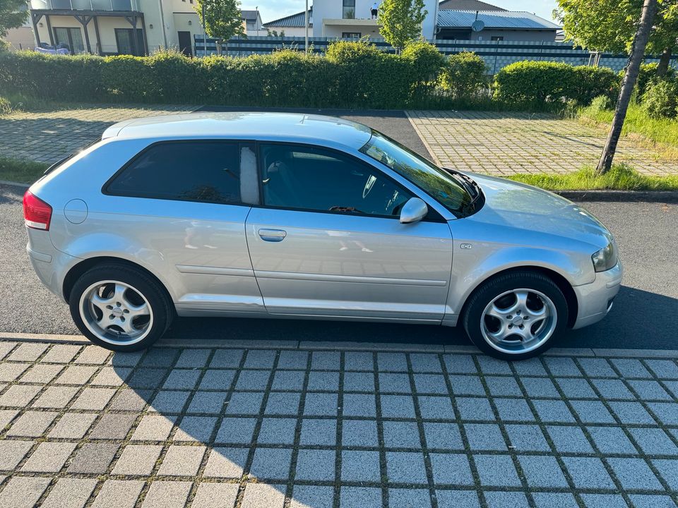 Audi A3 1.6 (BJ 09/2006) 179.000km Silber in Würzburg