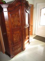 wunderschöner, Kirsch- oder Nussbaum Massiv Dielenschrank Kasten Niedersachsen - Braunschweig Vorschau