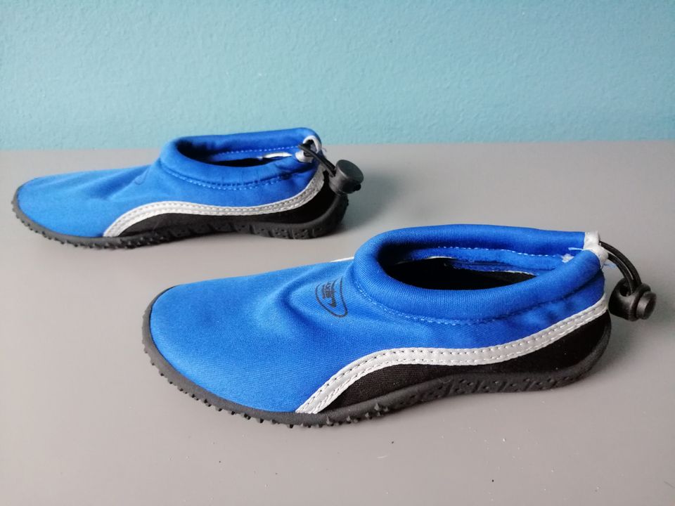 Badeschuhe Neoprenschuhe Wasserschuhe ❤ blau/schwarz ❤ Gr. 31 in Bernhardswald