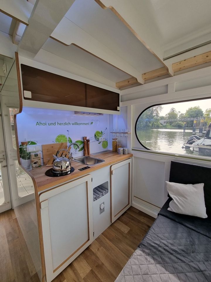 Das neue Rollyboot "Evolution" Elektrokatamaran in Brandenburg an der Havel