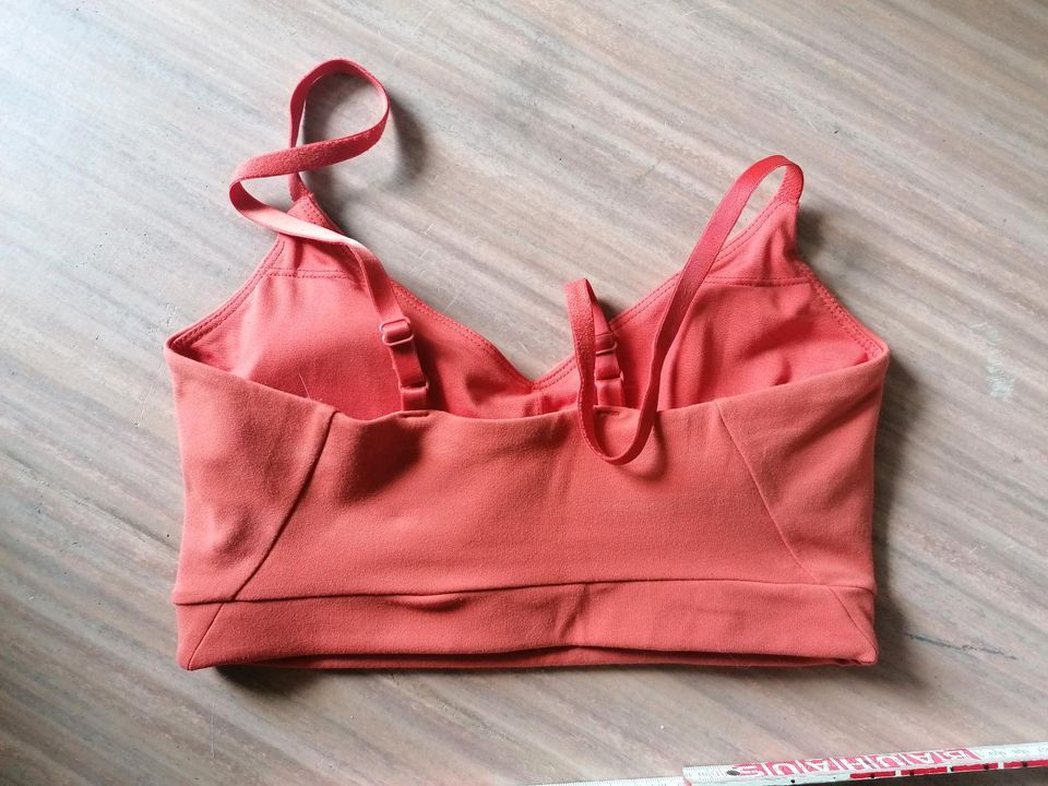 H&M Sport BH Bustier orange koralle rot S XS verstellbare Träger in Berlin