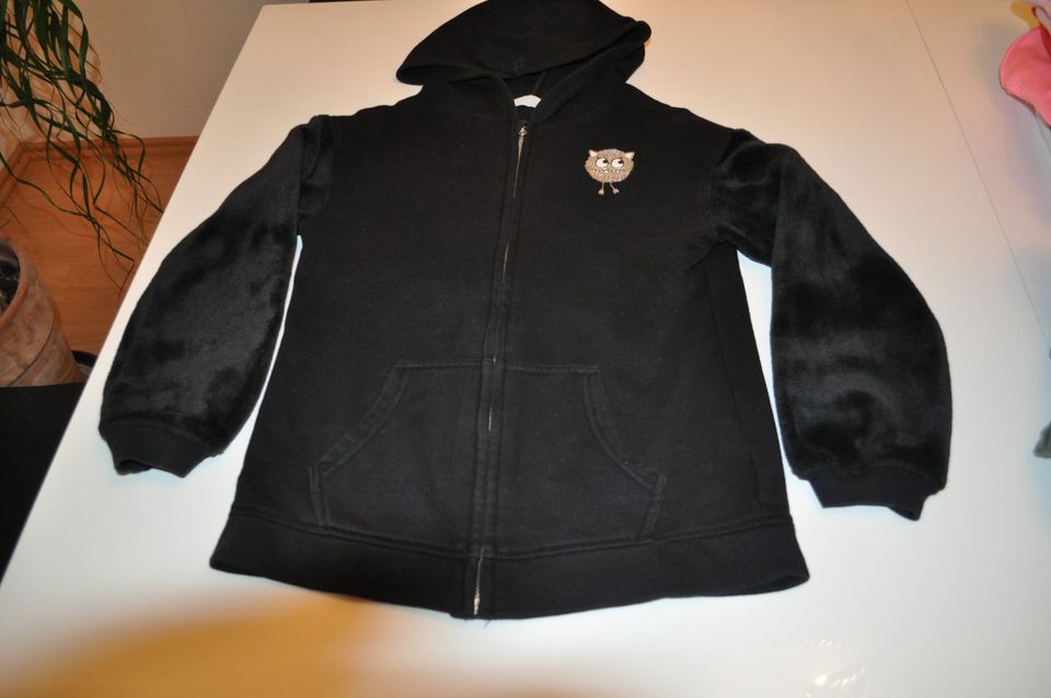 Jacke mit Kaputze Marke H&M Mädchen Größe 134/140 Farbe schwarz in Schweinfurt