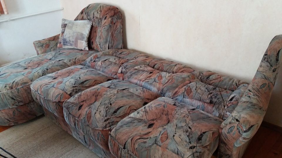 Sofa mit Ottomane, zum Ausklappen und Sessel in Jößnitz